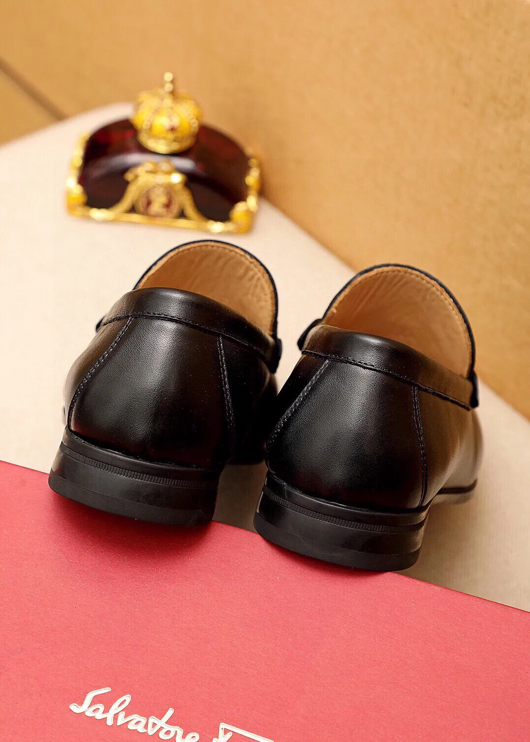 Men's shoes 💰480 💐 Product trademark: Ferragamo "Ferragamo" casual leather shoes Regular size: 38-44 (45🉑️customized) Product materials: Selected imported first-layer calfskin upper + luxury hardware buckle, imported water-dyed cow leather lining. Strong three-dimensional visual effect, original outsole color: 4⃣️seed leather materials available